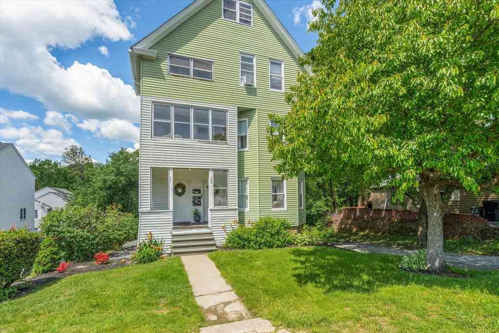 Apartment For Rent - 427 Hamilton Street #2<br/> Worcester, MA 01604