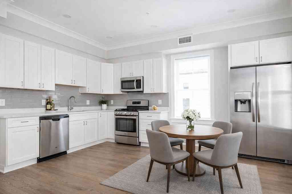 Apartment For Rent - 68 Day St #2<br/> Boston, MA 02130
