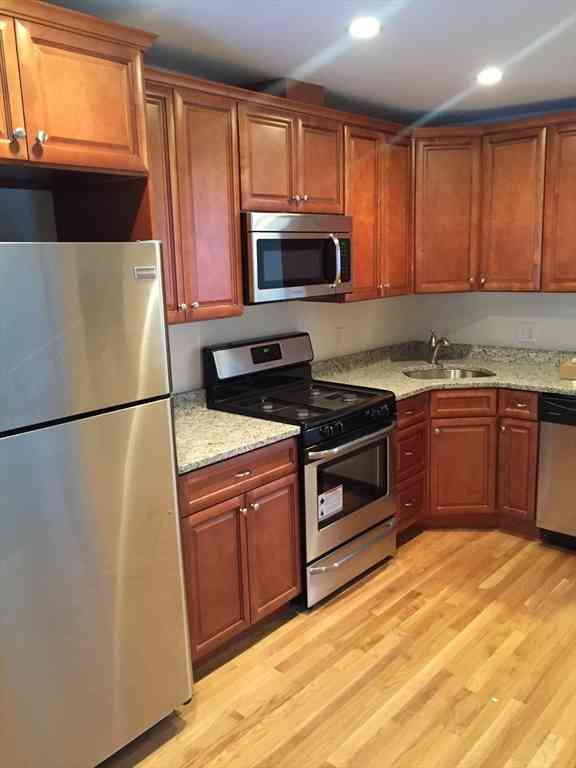 Apartment For Rent - 11 Leverett St #2<br/> Brookline, MA 02445