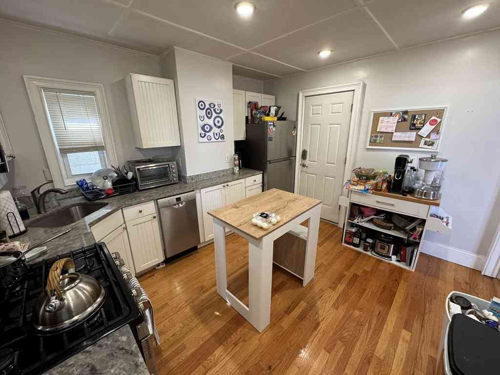 Apartment For Rent - 41A Cross St #A<br/> Somerville, MA 02145