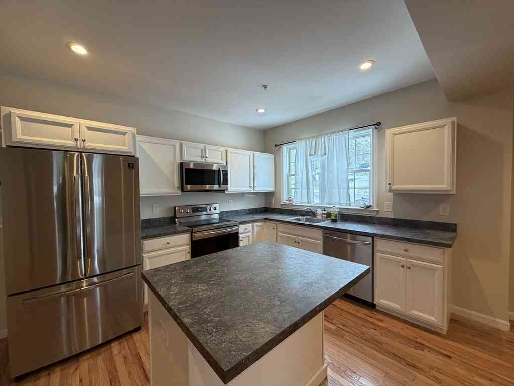 Apartment For Rent - 160 Summer St #3<br/> Haverhill, MA 01832