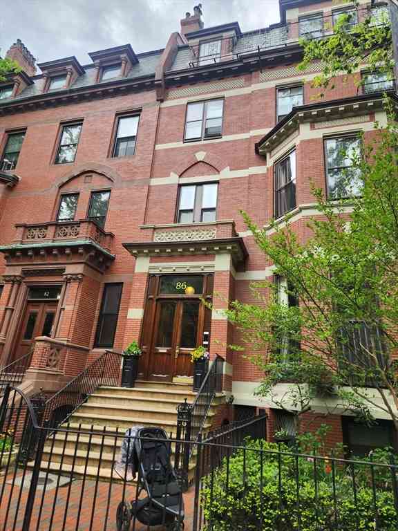 Condo For Rent - 86 Marlborough #PH<br/> Boston, MA 02116