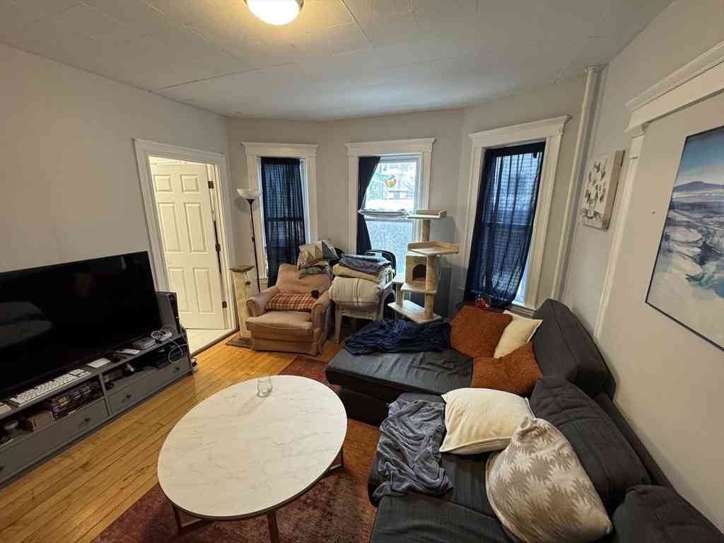 Apartment For Rent - 9 Burnham St #1<br/> Somerville, MA 02144