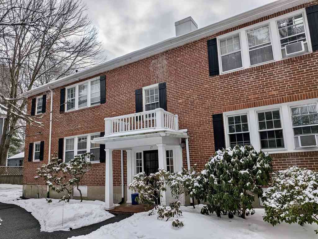 Condo For Rent - 17 Hammond Pond Pkwy #4<br/> Newton, MA 02467