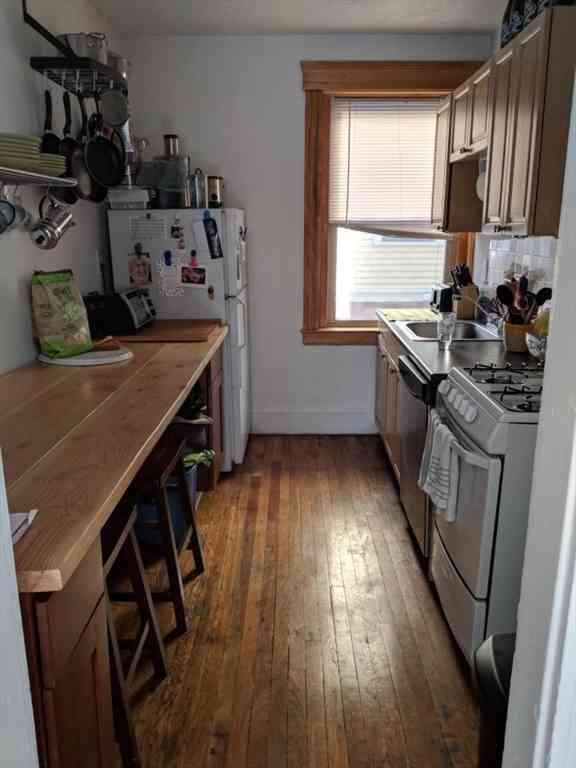 Condo For Rent - 97 Hancock St #2<br/> Cambridge, MA 02139
