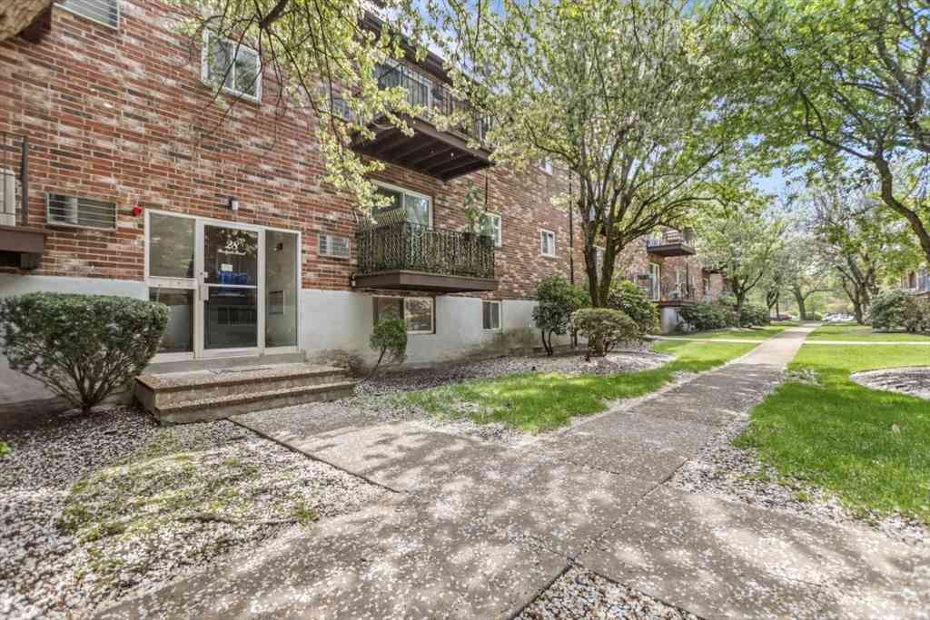 Condo For Sale - 28 Westgate Rd #3<br/> Boston, MA 02467