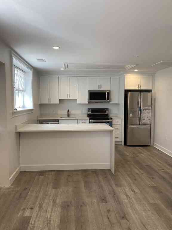 Apartment For Rent - 190 Pleasant #2<br/> Marblehead, MA 01945