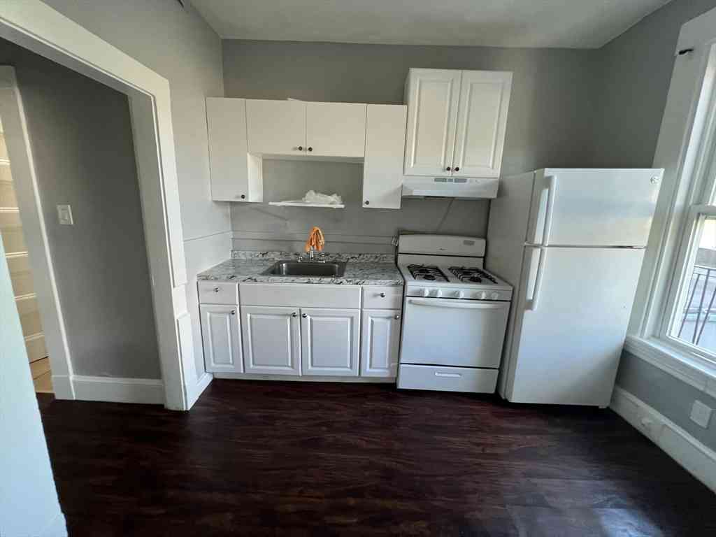 Apartment For Rent - 64 Hollis Street #7<br/> Framingham, MA 01702
