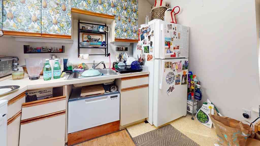 Apartment For Rent - 12 Lyman St #3<br/> Waltham, MA 02452