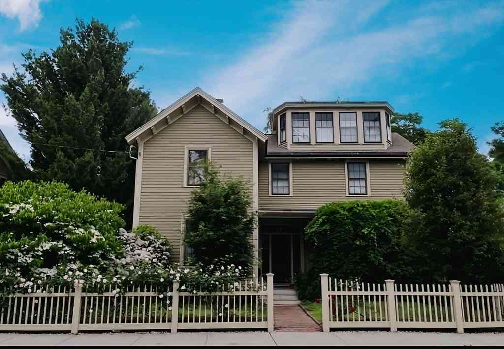 Condo For Rent - 149 Walnut Street #G<br/> Brookline, MA 02445