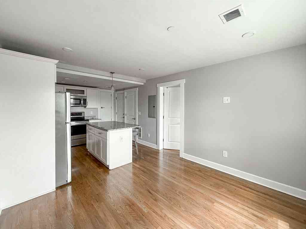Apartment For Rent - 468 Salem St #2<br/> Malden, MA 02148