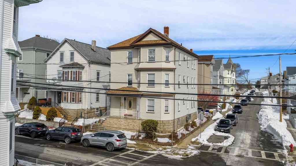 Homes For Rent - 304 Cambridge St<br/> Fall River, MA 02721