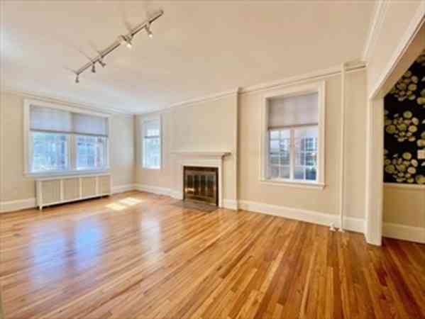 Apartment For Rent - 205 Mt Auburn St #1D<br/> Cambridge, MA 02138
