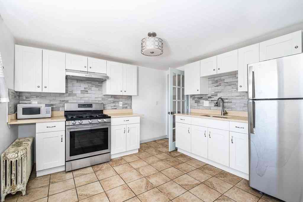 Apartment For Rent - 7-9 Dexter #7<br/> Waltham, MA 02453