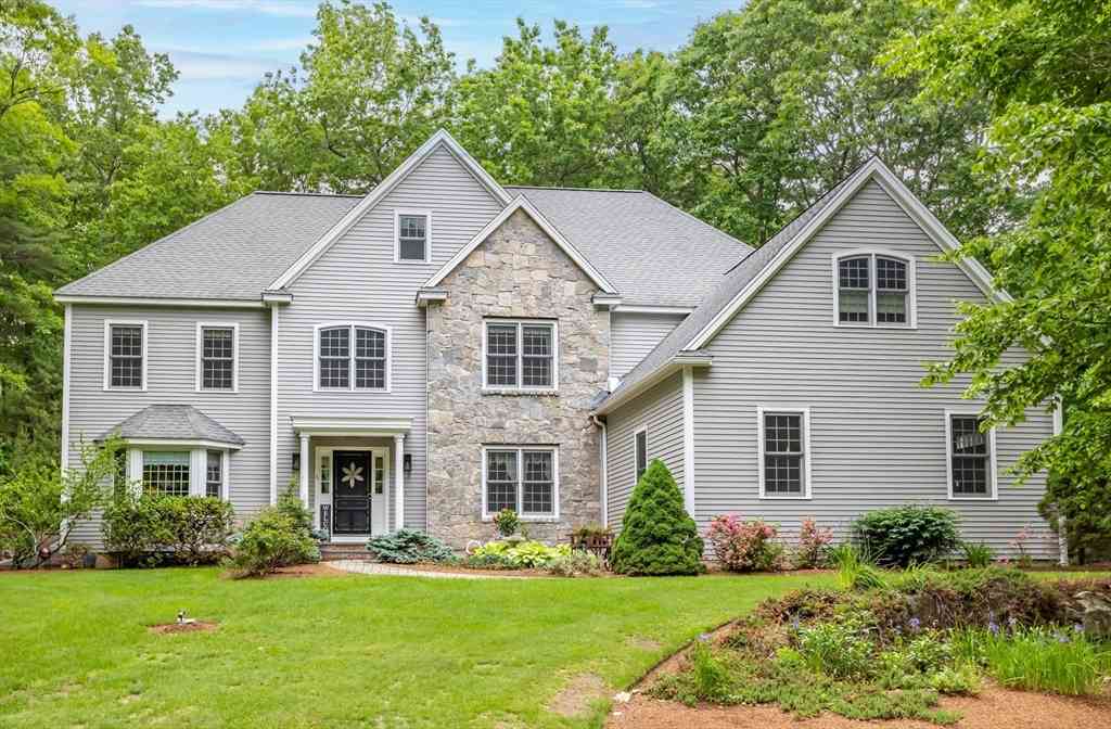 Homes For Sale - 11 Quail Run<br/> Worcester County, Bolton, MA 01740
