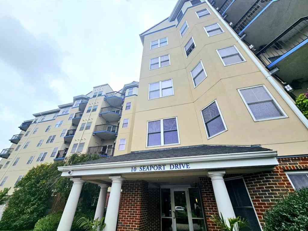 Condo For Rent - 10 Seaport Drive #2111<br/> Quincy, MA 02171