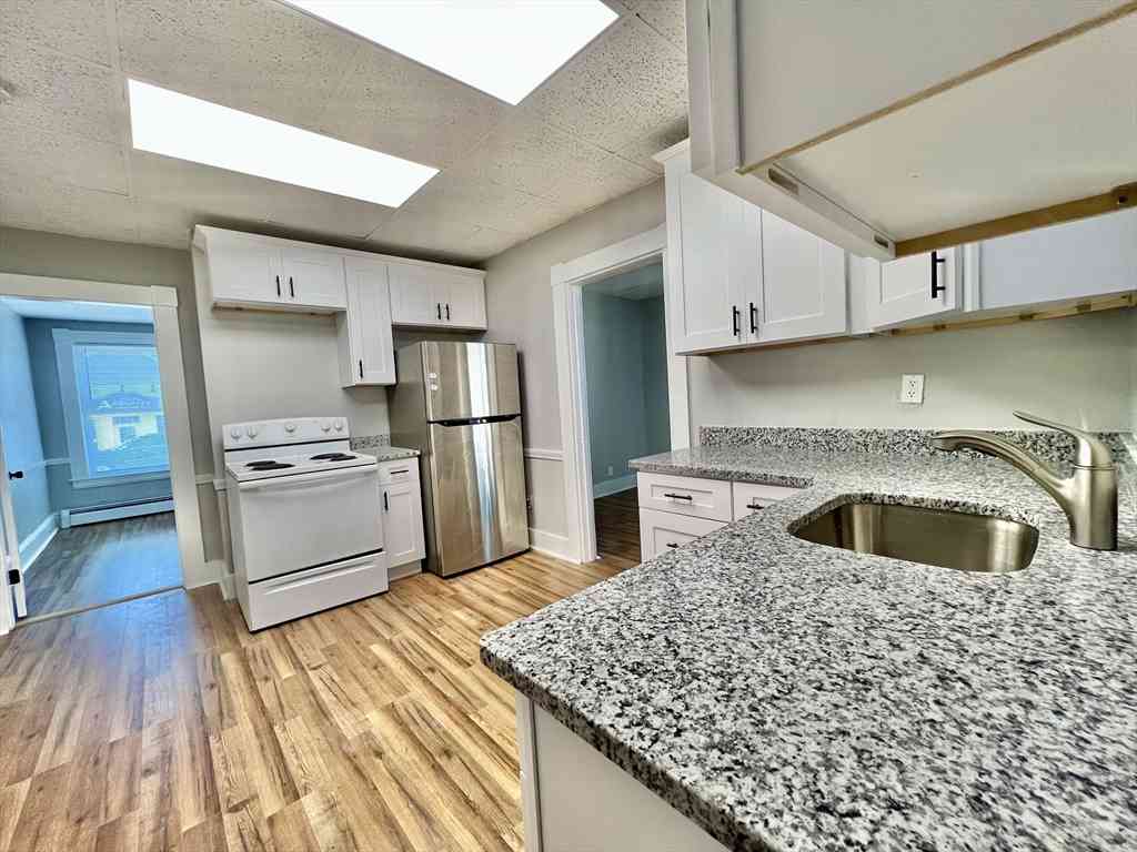 Apartment For Rent - 94 Main St #1L<br/> North Andover, MA 01845