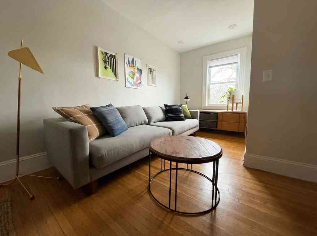 Apartment For Rent - 20 Fellsway W #2<br/> Somerville, MA 02145