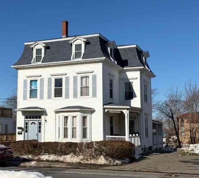 Apartment For Rent - 127 Court Street #3<br/> Plymouth, MA 02360