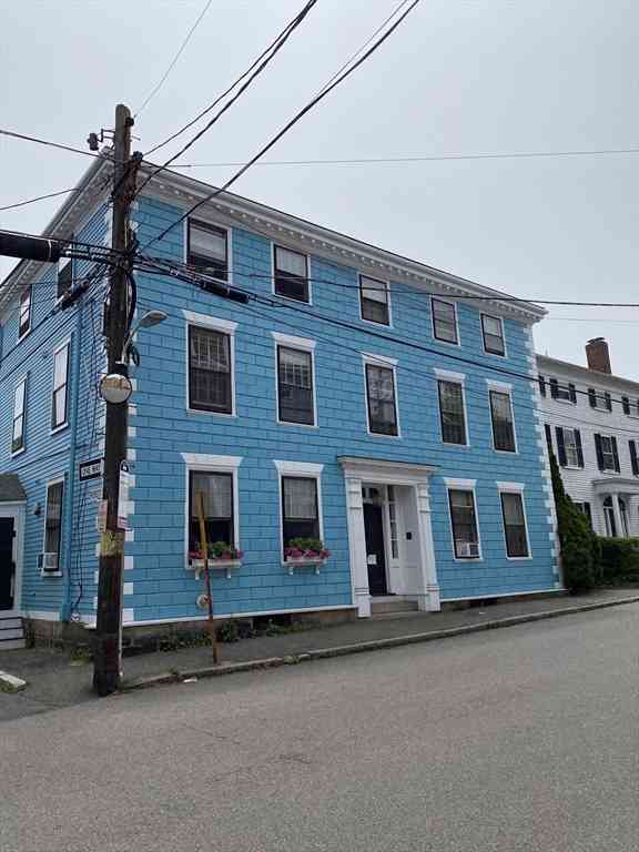 Apartment For Rent - 52 Washington #9<br/> Marblehead, MA 01945