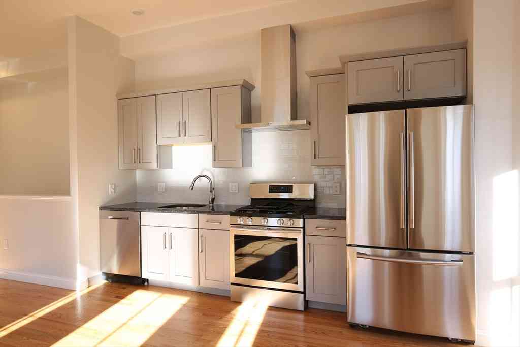 Apartment For Rent - 19 Lincoln Ave #19<br/> Somerville, MA 02145