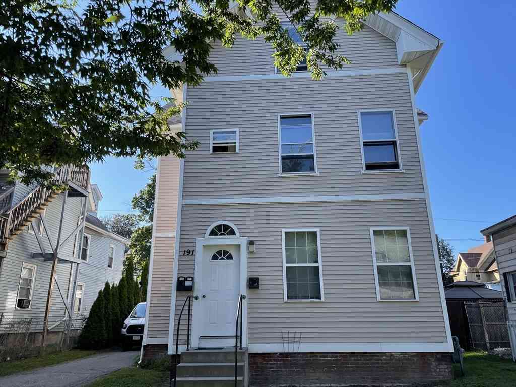 Apartment For Rent - 191 Walnut St #3<br/> Holyoke, MA 01040