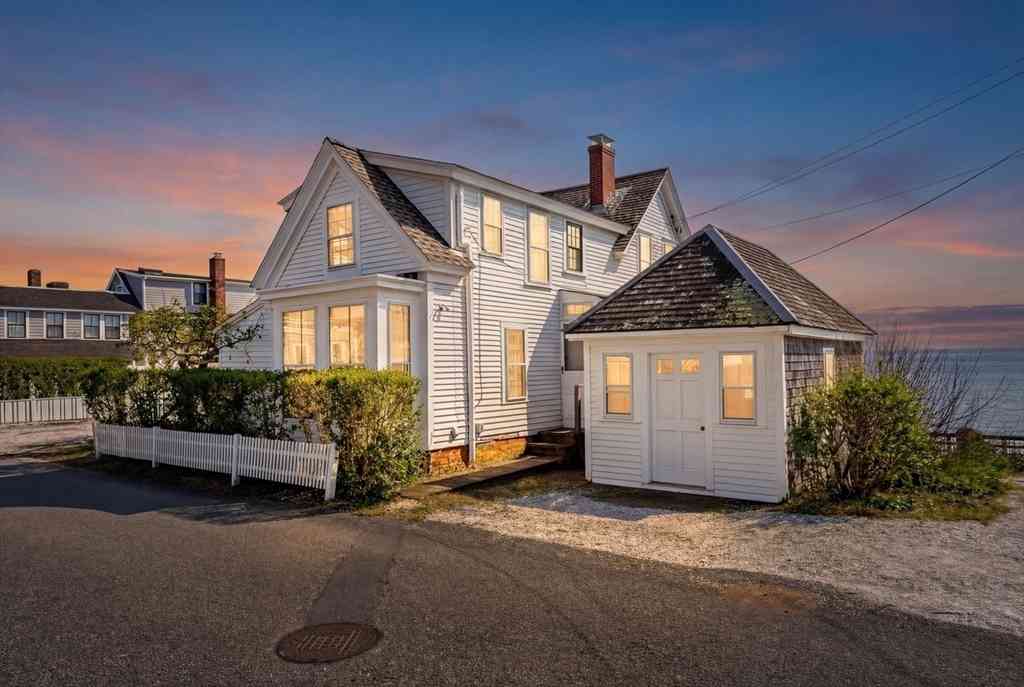 Multifamily For Rent - 561 Commercial St<br/> Barnstable County, Provincetown, MA 02657
