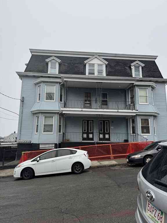 Apartment For Rent - 118 Locust St #2W<br/> Fall River, MA 02720