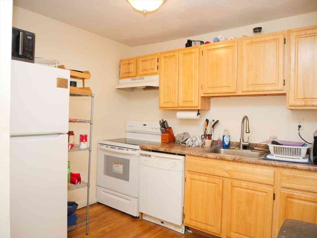 Apartment For Rent - 1027 Commonwealth Ave #27<br/> Boston, MA 02215