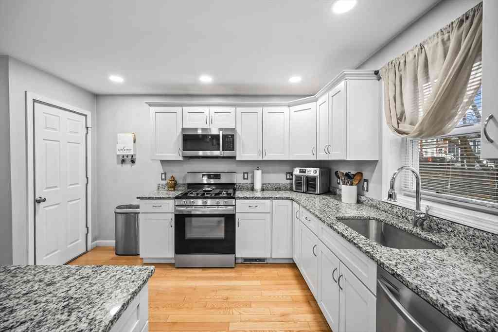 Homes For Sale - 19 Observatory Ave<br/> Haverhill, MA 01832