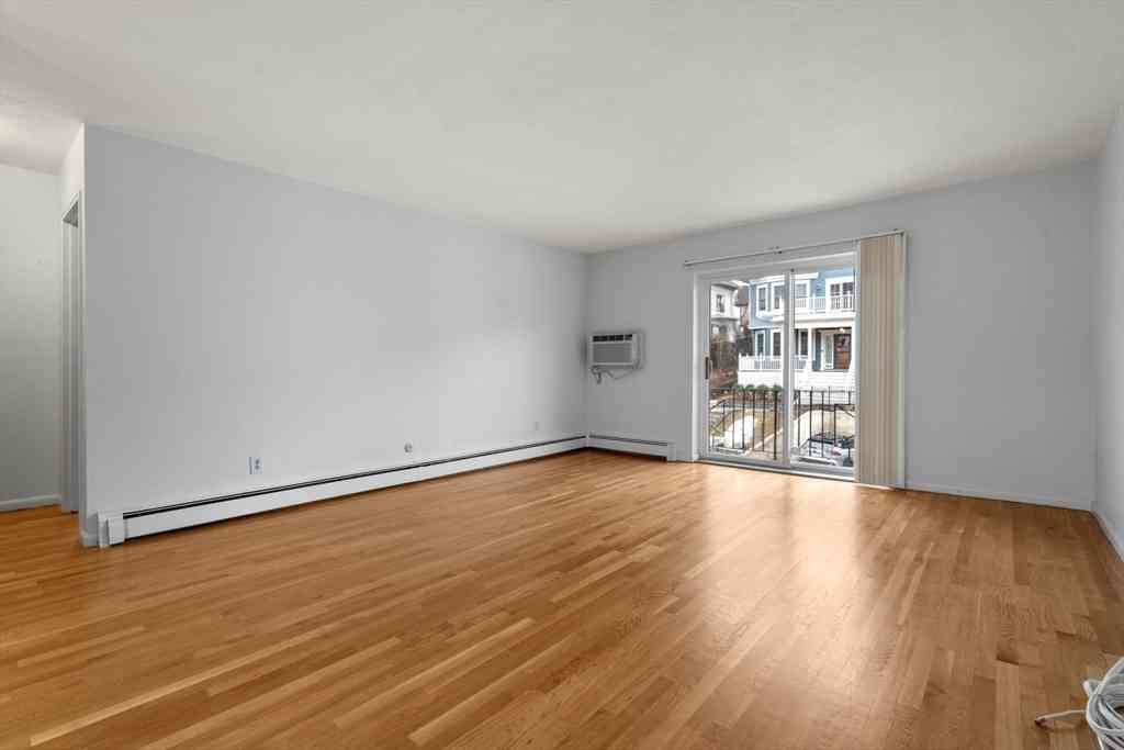 Condo For Rent - 8 Robinwood Ave #6<br/> Boston, MA 02130