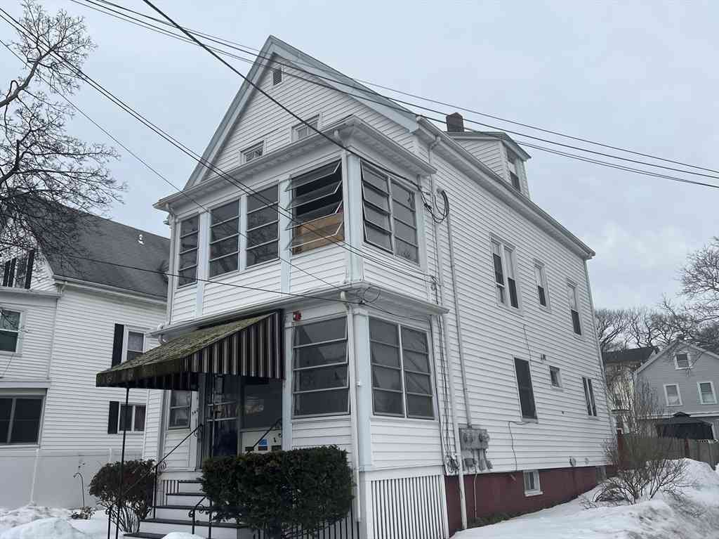 Apartment For Rent - 542 Eastern Ave #3<br/> Lynn, MA 01905