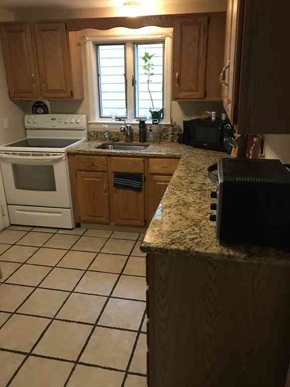 Apartment For Rent - 11 Vine Street #4<br/> Marblehead, MA 01945
