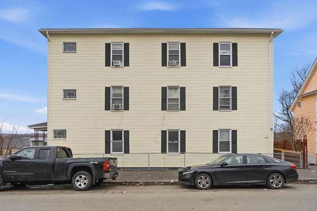 Homes For Rent - 154 Perry Ave<br/> Worcester, MA 01610