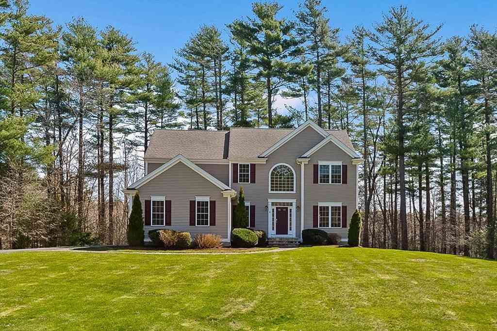 Homes For Sale - 9 Chrisjenn Brook Ln<br/> Plymouth County, Lakeville, MA 02347