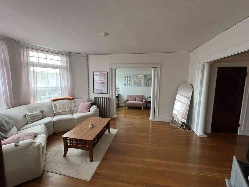 Apartment For Rent - 1681 Beacon St. #3<br/> Brookline, MA 02445