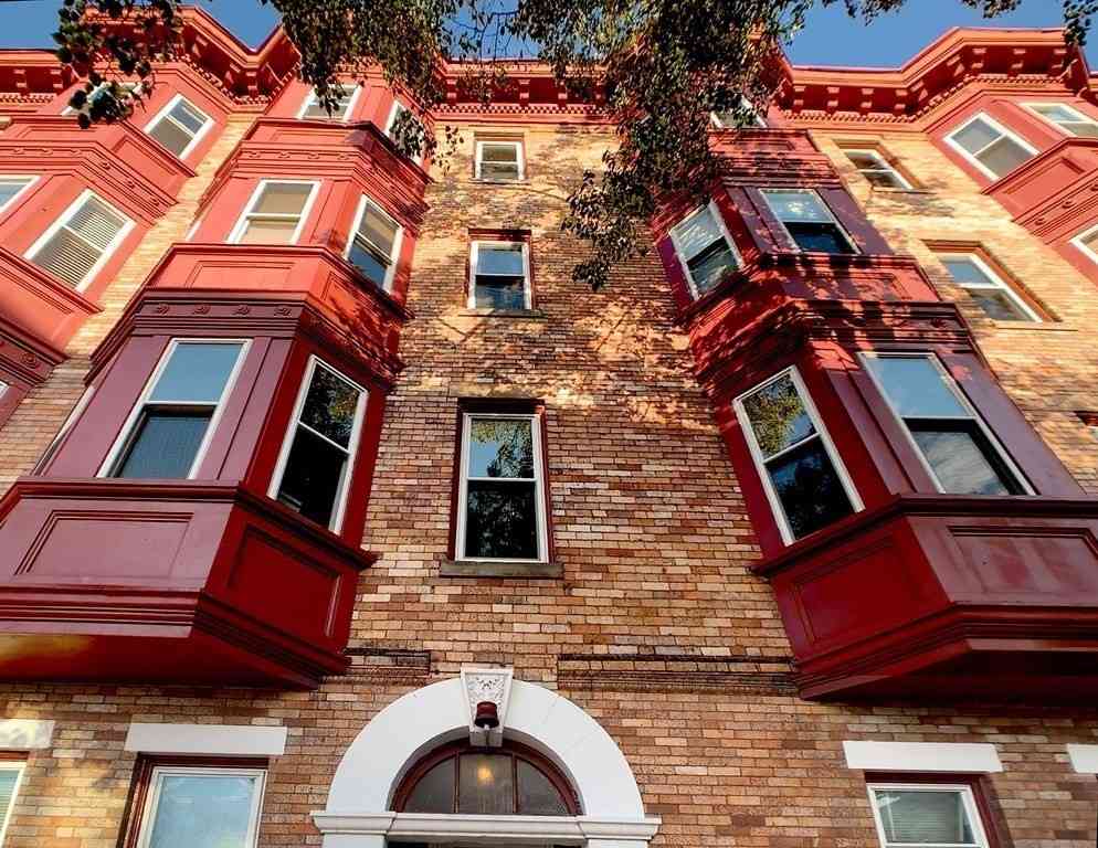 Condo For Rent - 148 Berkshire St #148-4<br/> Cambridge, MA 02141