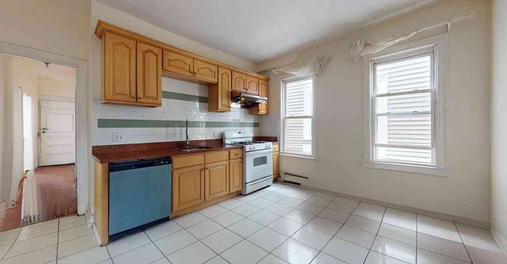 Apartment For Rent - 19 Newport #2<br/> Boston, MA 02125