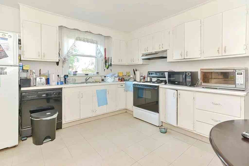 Apartment For Rent - 36 Hollace St #1<br/> Waltham, MA 02453