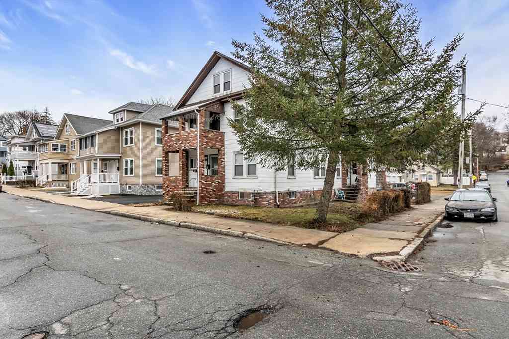 Apartment For Rent - 32-34 Magnolia St #2<br/> Lawrence, MA 01841
