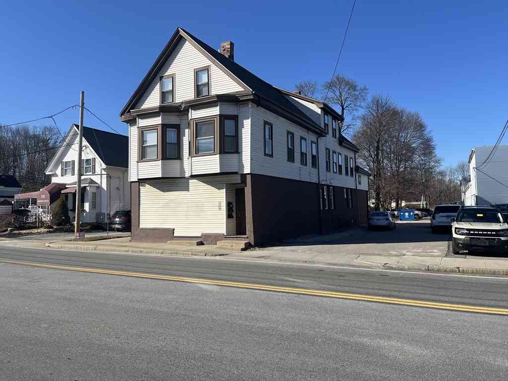 Apartment For Rent - 159 E Central #2ND FL<br/> Franklin, MA 02038