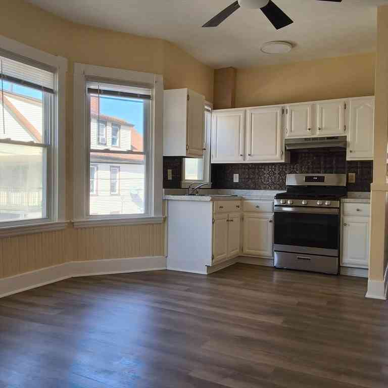 Apartment For Rent - 98 County St #B-2N<br/> Fall River, MA 02744