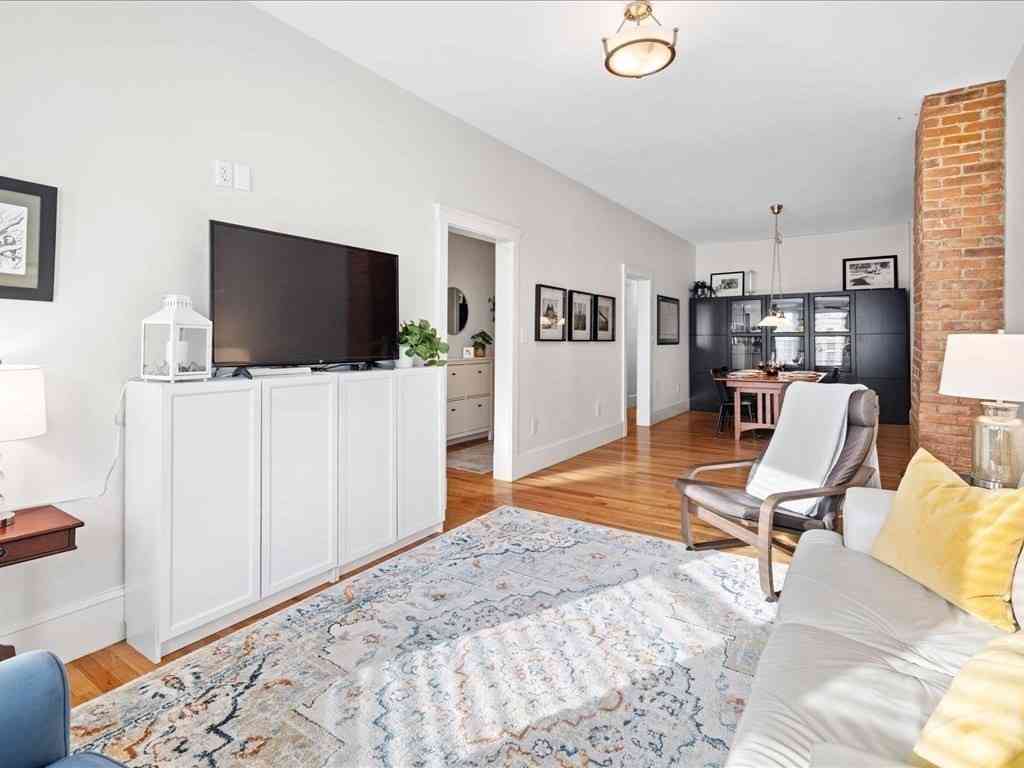 Condo For Rent - 556 E 5th St #1<br/> Boston, MA 02127