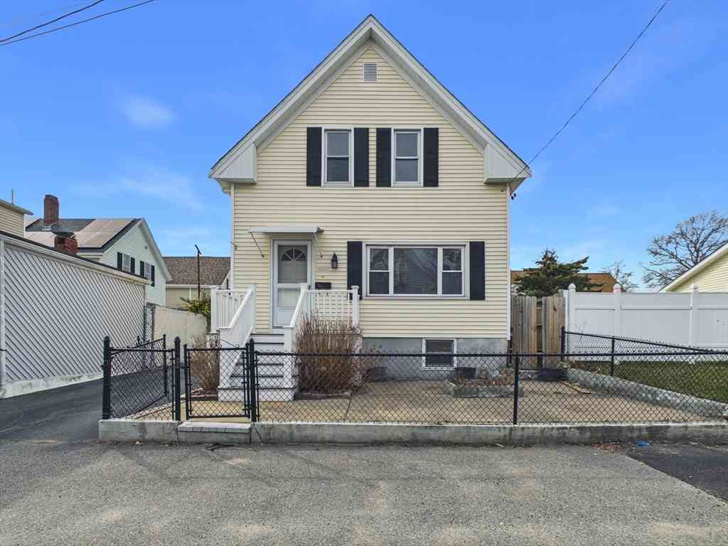 Homes For Sale - 275 Dartmouth St<br/> New Bedford, MA 02740