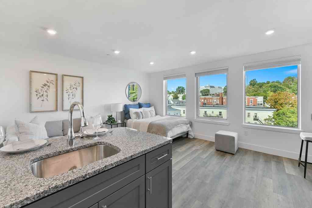 Apartment For Rent - 585 Essex St #PH 505<br/> Lynn, MA 01901
