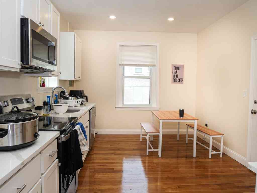 Apartment For Rent - 10 Beals #3<br/> Brookline, MA 02446