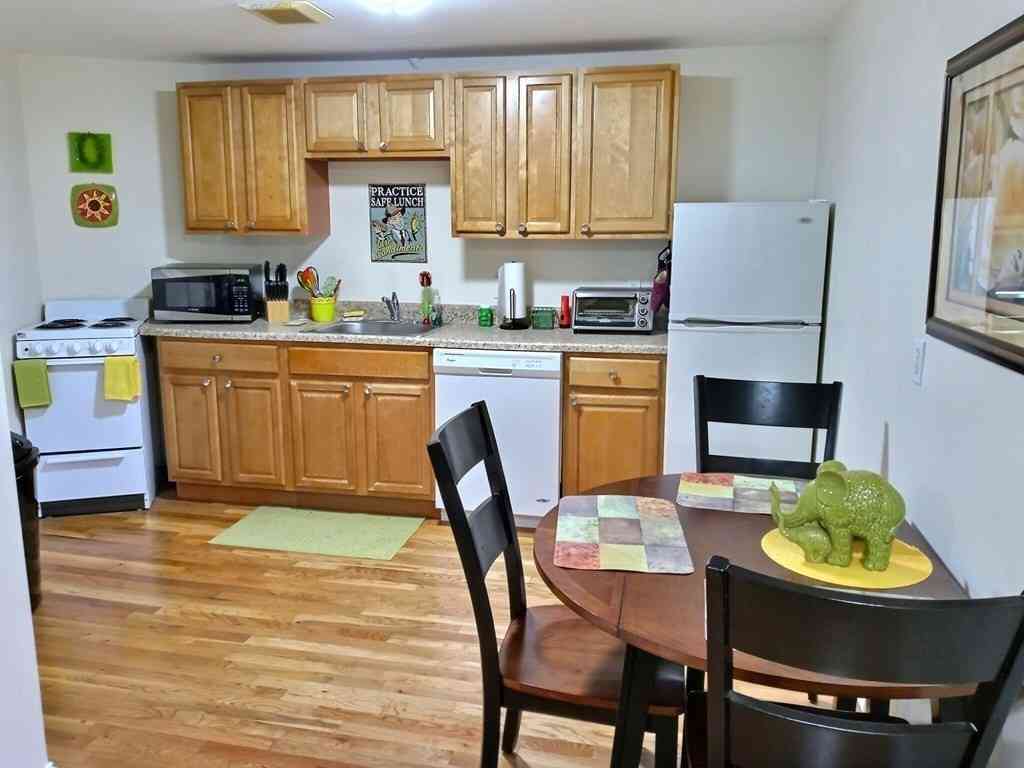 Apartment For Rent - 1482 Beacon #B5<br/> Brookline, MA 02446