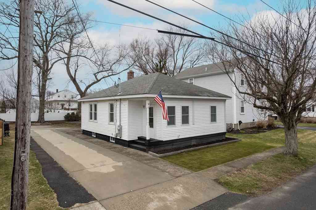 Homes For Sale - 37 Austin Ave<br/> East Providence, RI 02914