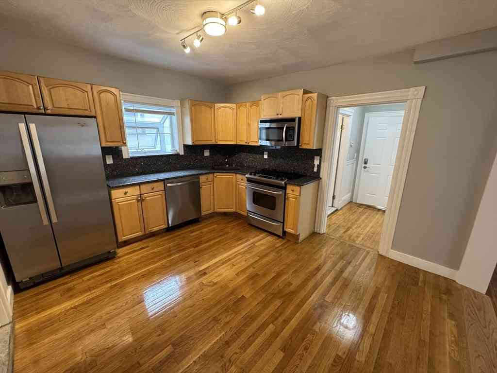 Apartment For Rent - 35 Cameron Ave #2<br/> Somerville, MA 02144