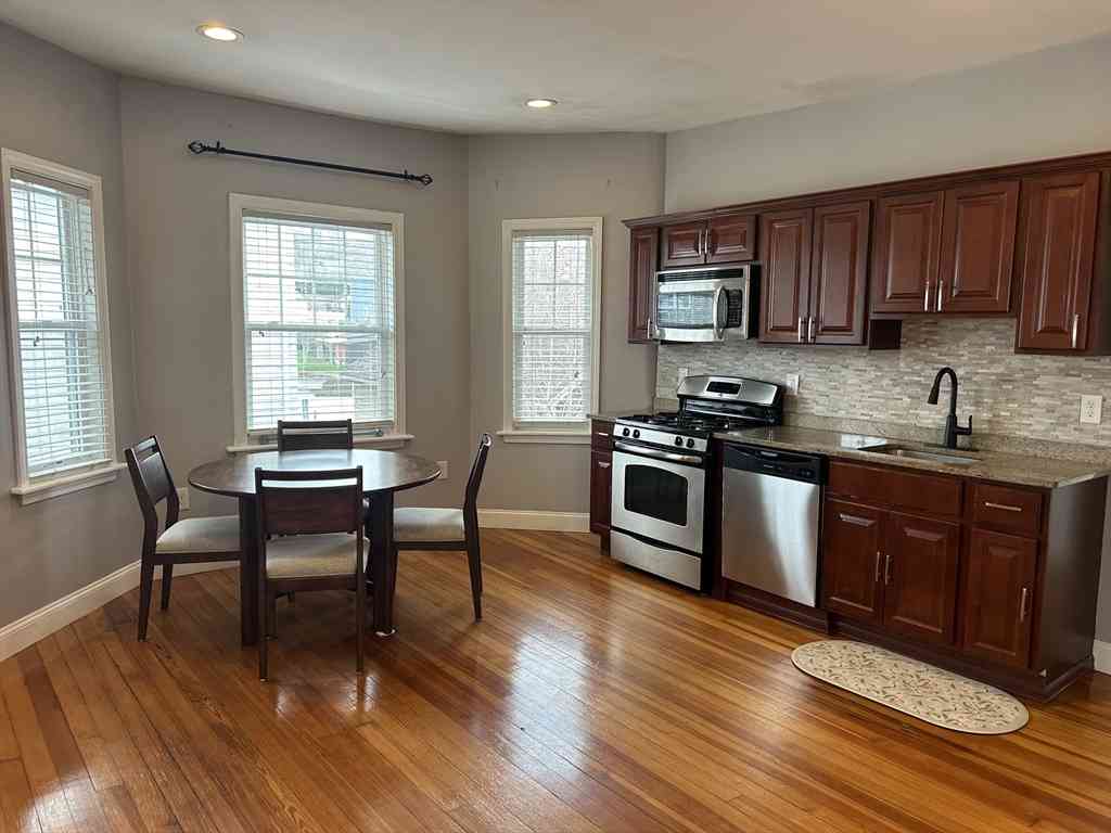 Apartment For Rent - 193 Mount Hope Ave #2<br/> Fall River, MA 02724